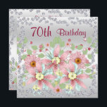 70:e Blommigtens Visning och diamanter Inbjudningar<br><div class="desc">Elegantens personlig/personlig anpassningsbar 70 födelsedagsfest firande inbjudningar till kvinnor och flickor. På framsidan av denna glamorösa födelsedagsfest är inbjudan en tryckt bild av en vacker visning av rosa lilies och daisy med en liten grön bakgrund, tryckt på en fantastisk silver-gradientbakgrund med en vacker gräns-ram av vitjuveler, rhinestondiamanter. Baksidan har samma...</div>