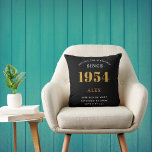 70:e födelsedag Namn 1954 Svarta Guld-Elegantens C Kudde<br><div class="desc">70:e födelsedag Speciell 1954 Born Black Guld Chic Elegant Dekorativ kudde - Perfekt for Home Décor. Fira din 70:e milstolpe med vår Svarta Elegant Chic Dekorativ kudde i Guld. Denna konstgjort designade kudde är inte bara en kudde, utan en hyllning till er gyllene färd sedan 1954. Det är en perfekt...</div>