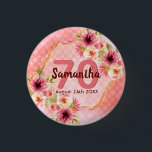 70:e födelsedagsfesten korallblommor från guld dah knapp<br><div class="desc">En knapp för trendig för en 70:e födelsedagsfest. Med ett faux guld hexagon geometriskt utformat ram. Dahlia-blommor i rosa,  kräm och korall. Att leva med polka dots som bakgrund. Mallar för namn,  70 år och ett datum. Födelsedatum eller födelsedatum i party. Burgundy och korall färgad brev.</div>