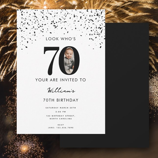 70:e Födelsedagsfesten Se vem som är 70 Modern Pho Inbjudningar (70th Birthday Party Look Who's 70 Modern Photo Invitation)