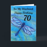 70:e för Make Blue Dragonfly Birthday Kort<br><div class="desc">Fira din make 70-årsdag på ett modigt blått dragonfly-kort. Skapat från min ursprungliga vattenfärgsmålning,  flyger den vita insekten fredligt med havets blå,  svarta och tealfärgade grönt färg. Njut av grattisarnas budskap med hela kärlek.</div>