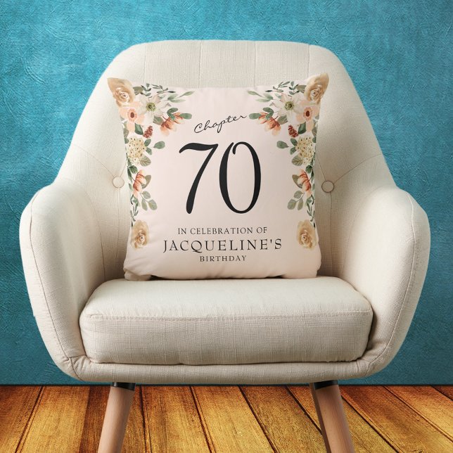 70:e Vintagens Blommigt Kudde (70th Birthday Vintage Floral Throw Pillow.
Throwback to a time of elegance and charm.)