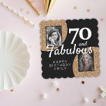 70 och Fabulous Guld Glitter 2 Foto 70:e födelseda Underlägg Papper<br><div class="desc">70 och Fabulous Guld Glitter 2 Photo 70 th Födelsedagsfest Papper Underlägg. Elegant faux guld glitter mot svart bakgrund. Lägg till foton - du kan använda ett gammalt och nytt foto. Lägg till ditt namn och din ålder.</div>