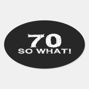 70 Så vad - lustigt 70:e födelsedag Ovalt Klistermärke