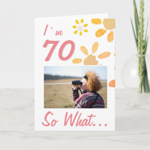70 Så vad Roligt Citat 70-årsdag Blommig Foto Kort