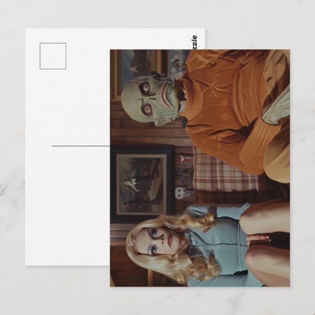 70-talets monster och kvinna på soffan vykort (Fram/baksida)