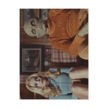 70-talets monster och kvinna på soffan