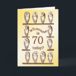 70th födelsedag, nyfiket ugglakort kort<br><div class="desc">Roliga ladugårdugglor som roterar deras huvud. Ett humoristiskt födelsedagkort för någon som gillar ugglor.</div>