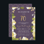 70th Födelsedaginbjudan, anpassningsbar, blommigt Inbjudningar<br><div class="desc">Denna elegant och flott 3, 5" x 5" (den små) sjuttionde födelsedaginbjudan presenterar en illustrerad blom- gräns och numrera "70" i guld. Bakgrunden är en purpurfärgad färg, men kan skräddarsy till någon färg som du väljer. Baksidaen av inbjudan inkluderar ett guld- quatrefoilmönster med en matcha purpurfärgad bakgrund som kan också...</div>