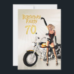 70th Födelsedagsfest inbjudan<br><div class="desc">En härlig bikerflicka pekar till din partyinbjudan. En oemotståndlig inbjudan som är för manar av någon ålder.</div>