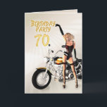 70th Födelsedagsfest med en flicka och en Inbjudan<br><div class="desc">En härlig flicka och att ha på sig en basque och strumpor,  stativ vid en kraftig motorcykel och pekar på en födelsedagsfest inbjudan. Ett underbart kort för manar som gillar deras cyklar.</div>