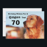 70th Golden Years Birthday Golden Retriever Card Kort<br><div class="desc">Fira en milstolpe-födelsedag med gyllene önskemål för ett gyllene år. På födelsedagskortet för 70 års ålder visas en guldhämtare med ett sluttande uttryck. Golden Owner kommer att le på versen "Du är sjuttio,  ja,  det är sant!"</div>