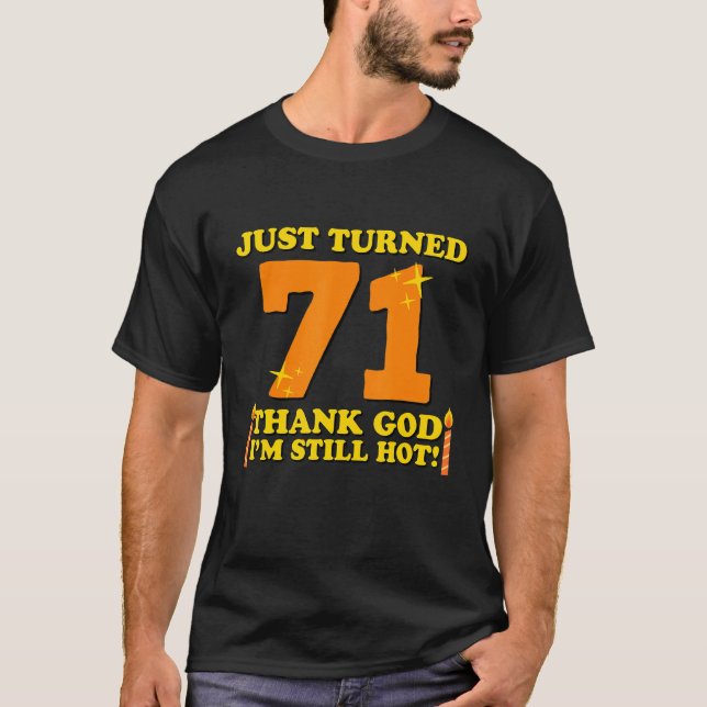 71 gudskelov att jag fortfarande är Hett 71:a föde T Shirt (Framsida)