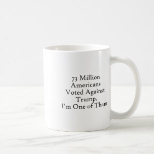 73 miljoner amerikaner röstade mot Trump Anti-trum Kaffemugg