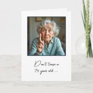 74-årsfirande för rolig gammal dam kort