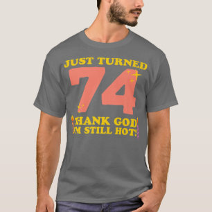 74 tack och lov.. Hett 74:e födelsedagen. T Shirt