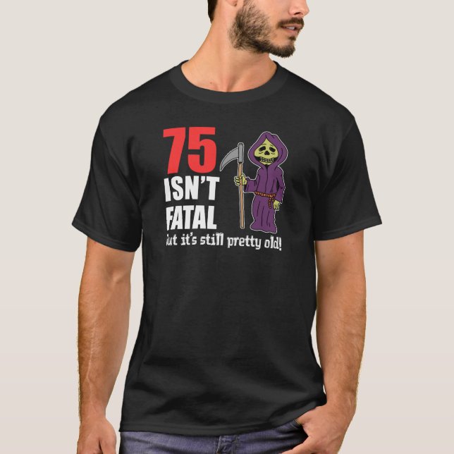 75 är inte dödligt, men fortfarande gammalt grimre tee shirt (Framsida)