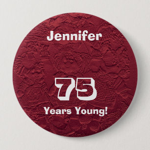 75 års Young Red Dolls Pin 75:e Birthday Gift Knapp