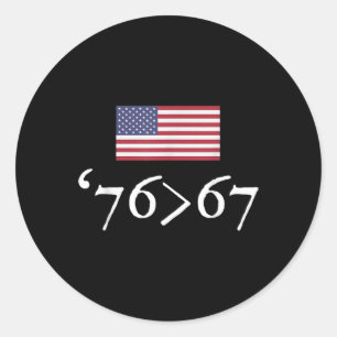 76 67 Us Flag Sjuttio Sex Sextio Sju 6 7 Math Skäm Runt Klistermärke