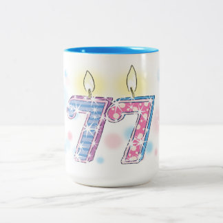 77:e födelsedagen Två-Tonad mugg