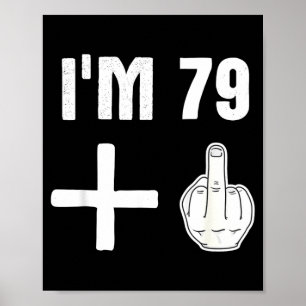 79 1 - Humor 80-års födelsedagscitat - Mellanfinge Poster
