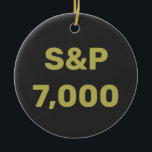 7 000 Lagrar-marknadsindex Firande Julgransprydnad Keramik<br><div class="desc">Standard and Poor’s 500- eller S&P 500-index för lagrar spårar prestanda för 500 stora företag som är noterade på börserna i USA lagrar. Liksom DOW- eller NASDAQ-indexen följs denna indikator noga av både affärsmedier och professionell- och detaljhandlare. Framgången med nivån 7 000 kommer att firas med stor glädje vid börserna...</div>