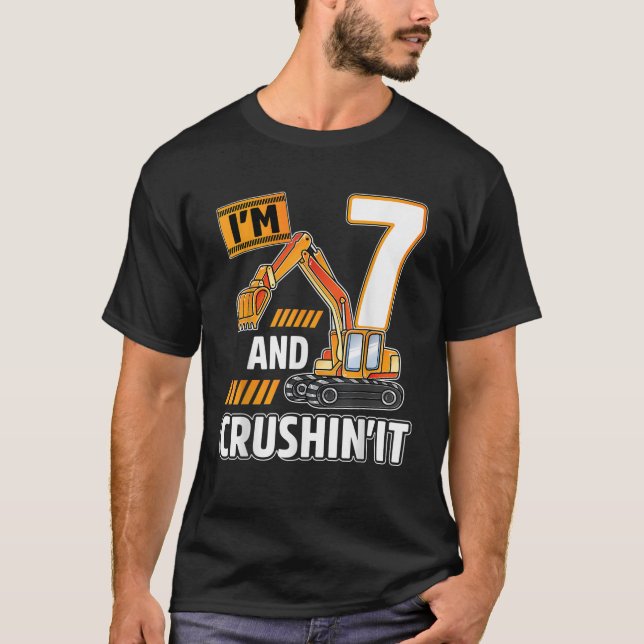 7 år gammal grävmaskin i fordon t shirt (Framsida)