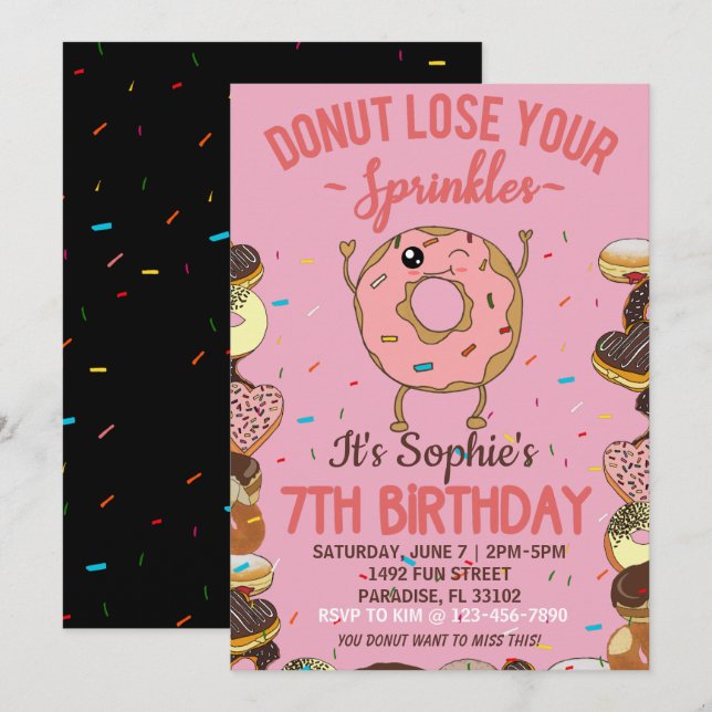 7-års födelsedagsdonut Missa inte dina strössel Fl Inbjudningar (Fram/baksida)
