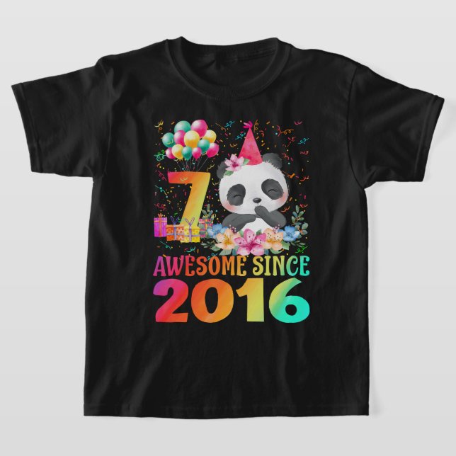 7 års gammal 7:e-födelsedagsflicka i Panda Unicorn T Shirt (Laydown)