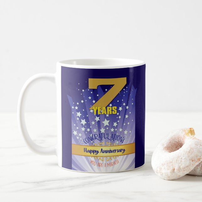 7 Års SKRÄDDARSYDD Årsdag för Återhämtning Fet Num Kaffemugg (Med munk)