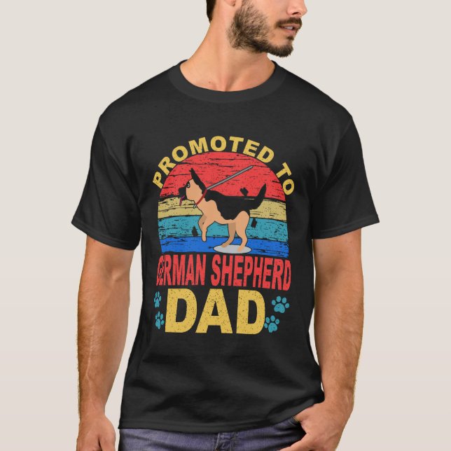 7 Befordrad Till Tysk Shepherd Pappa Tysk Shepherd T Shirt (Framsida)