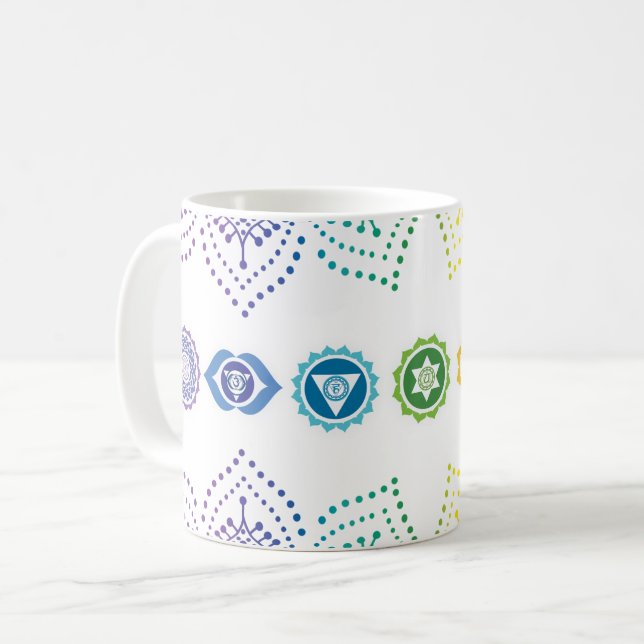 7 Chakra-färgad prickad Kaffemugg (Framsida vänster)