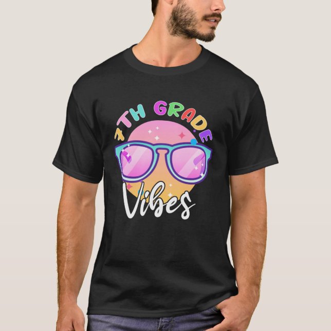 7:e KLAS Klass Vibrationer Tillbaka till skolan Lä T Shirt (Framsida)