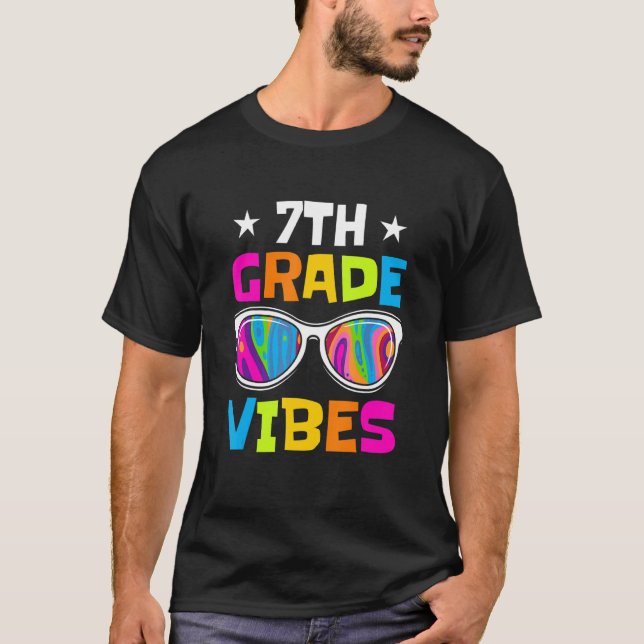 7:e Klass Vibes Sunglass Back to school 2 T Shirt (Framsida)
