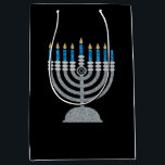 7:e Natten Hanukkah Glitter Medium Gift Bag<br><div class="desc">Hanukkah 2022 börjar på kvällen Söndag den 18 december och slutar på kvällen måndagen den 26 december</div>