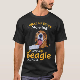 7 Jag vaknar varje morgon med en beagle vid min si T Shirt