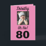 80:e Åh nej! Birthday Funny Grumpy Girl Card Kort<br><div class="desc">Ha roligt på en milstolpe-födelsedag för 80 år med ett "Åh nej!" kort. Hon kommer att le på rosa,  vitt och svart färg tillsammans med det uppmuntrande budskapet till "Firande!". En modern och minnesvärd design fångar den häpnadsväckande känslan hos den roliga grumpy tjejen.</div>