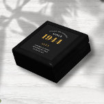 80:e födelsedag Namn 1944 Svarta Guld-Elegantens C Minnesask<br><div class="desc">Elegant 80:e födelsedagen Black & Guld Personlig 1944 Gift Box - Ultimate Chic Surprise for the Special Occasion. Upptäck den ultimata 80-årspressen med vår presentlåda för elegant, svart och guld personlig. Detta sofistikerade paket, som föddes från stil och 1944, kommer säkert att bli påstående. Varje låda är försedd med en...</div>