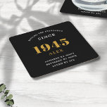 80:e födelsedag Namn 1945 Svarta Guld-Elegantens C Underlägg Papper Kvadrat<br><div class="desc">Premium 80:e födelsedag: Pappra Underlägg för svart och Guld Personlig - Firande Elegance. Fira en milstolpe-födelsedag i stil med vår chic, förstklassiga, 80:e födelsedag pappra underlägg. Exakt designat med ett slående svart och guld färg-system tillför dessa underlägg en aning lyx och sofistikering till varje 80-årsbäcken. Uttryck ditt personliga stil med...</div>