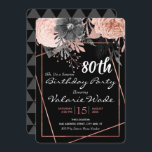 80:e Födelsedagsfesten Rosa ros Inbjudningar<br><div class="desc">Elegant Modern Stil-Rosor med triangelbakgrund mönster. Du kan justera både texten och teckensnittet färger och färgen. Vuxen Surprise 80:e Födelsedagsfest inbjudan. Faux glitter och Faux foil inslag.</div>