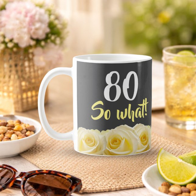 80 så vad Rolig Gul Ros Blommig 80-årsdag Kaffemugg (Skapare uppladdad)
