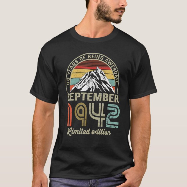 80 Year Old  September 1942  80th Bday T Shirt (Framsida)
