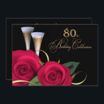80th Inbjudningar för<br><div class="desc">Eleganta röd ros och champagnekoppar planlägger 80th födelsedagfirandeinbjudningar. Skräddarsy namn,  datera,  och allt specificerar av dina inbjudningar. Matcha kort,  portofrimärken och andra produkter som är tillgängliga i födelsedagen/födelsedagsfest inbjudankategorien av vårt lager.</div>
