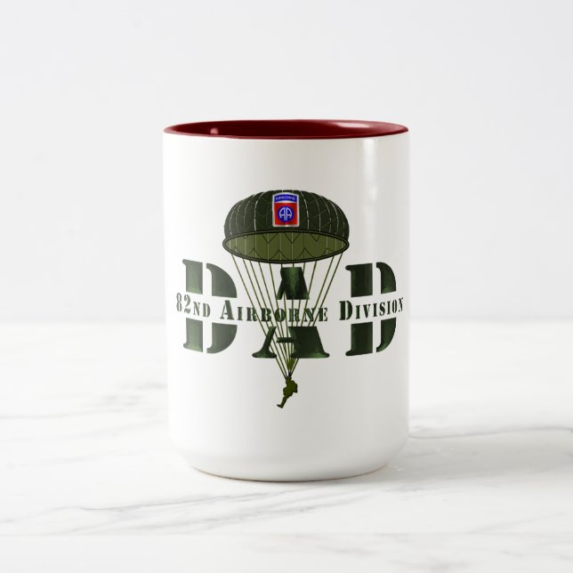 82:a Airborne Division "PAPPA" Resemugg Två-Tonad Mugg (Center)