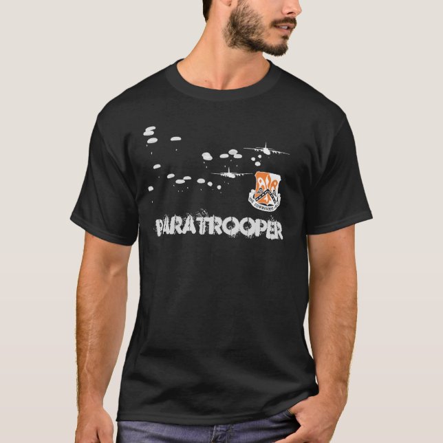 82:a signalen Bn Paratrooper T Shirt (Framsida)