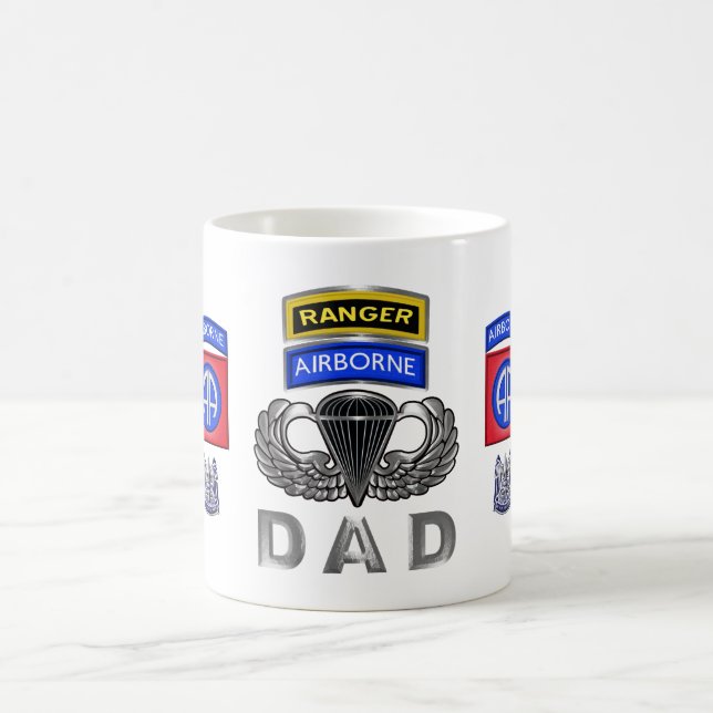 82:a Skogsvaktarn Airborne Pappa Kaffemugg (Center)