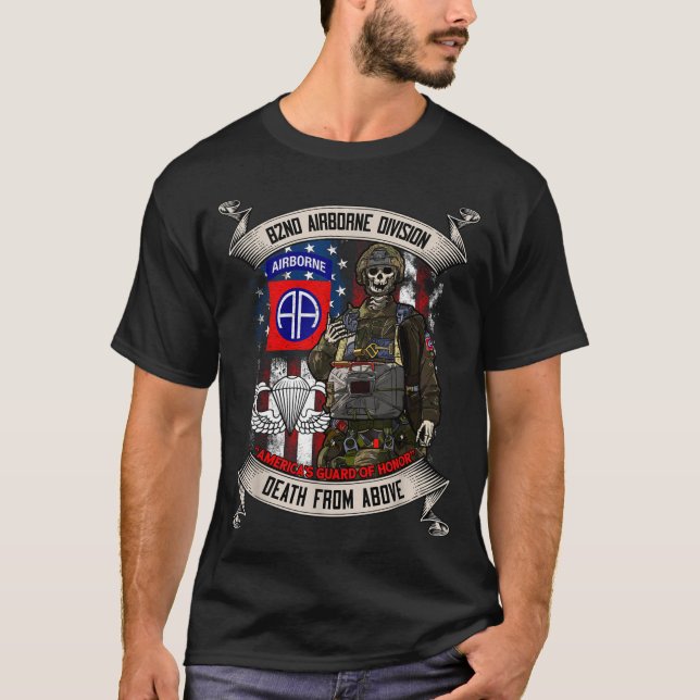 82nd Airborne Di Paratrooper Fort Bragg Jump Wings T Shirt (Framsida)