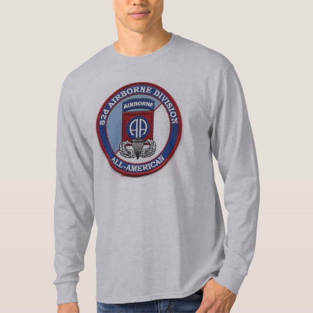 82nd Airborne Stolta Tjänsteman och Kvinnor Tee Shirt (Framsida)