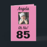 85:e födelsedag Åh nej! Funny Girly Kort<br><div class="desc">Ha roligt på en milstolpe för 85 års ålder med ett "Åh nej!"-kort. Hon kommer att le på rosa,  vitt och svart färg tillsammans med det uppmuntrande budskapet till "Firande!". En söt och minnesvärd design fångar den häpnadsväckande känslan hos den roliga grumpy tjejen.</div>
