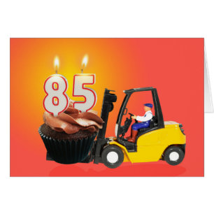 85:e födelsedagen med cupkaka, ljus och gaffelkott hälsningskort